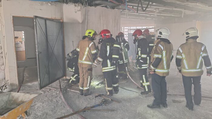 آتشسوزی ۲ مجتمع مسکونی در مشهد مهار شد