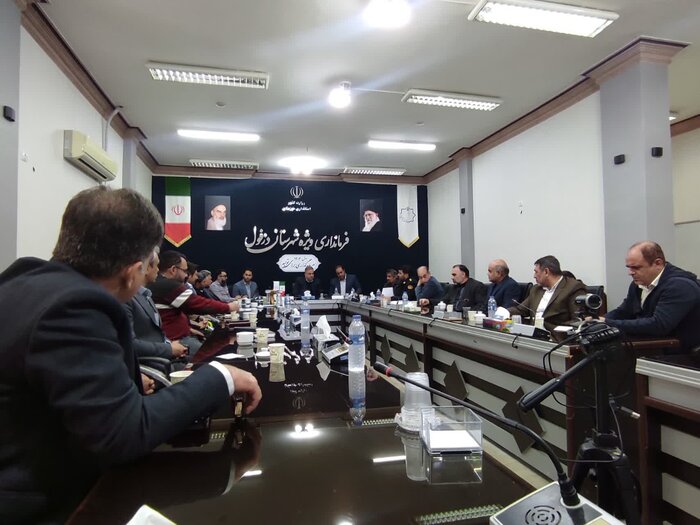 بخشی از تابلوهای «حمل با جرثقیل» در دزفول بدون ضرورت ترافیکی است