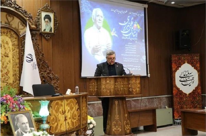 ربیعی: شعر، حافظ هویت و حافظه تاریخی ایرانیان است