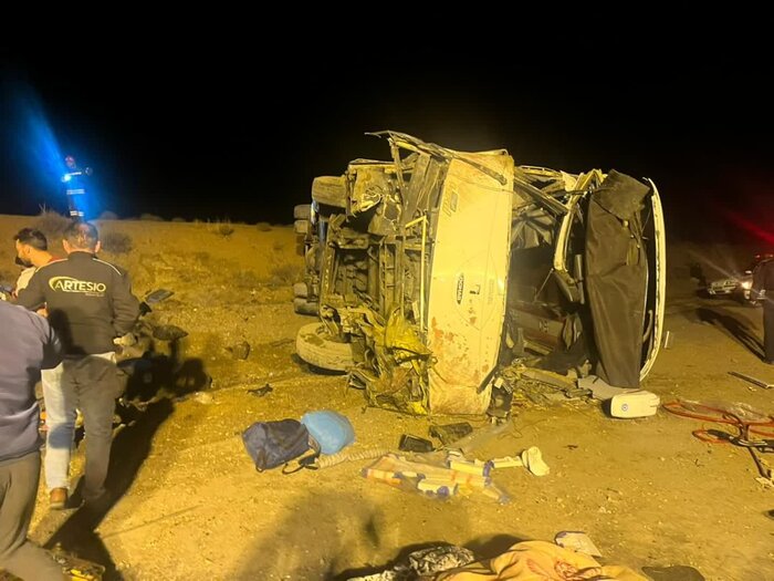 واژگونی اتوبوس مسافربری در نزدیکی نطنز اصفهان؛ ۱۰ نفر کشته شدند