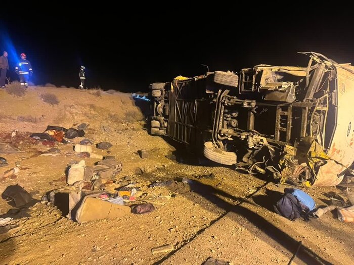 واژگونی اتوبوس مسافربری در نزدیکی نطنز اصفهان؛ ۱۰ نفر کشته شدند