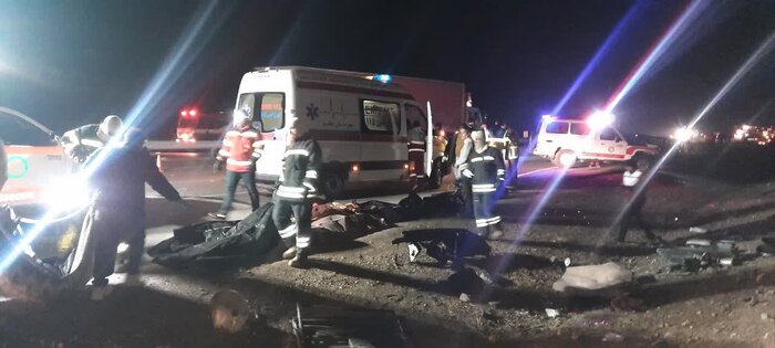 واژگونی اتوبوس در نزدیکی نطنز ۱۳ کشته برجا گذاشت