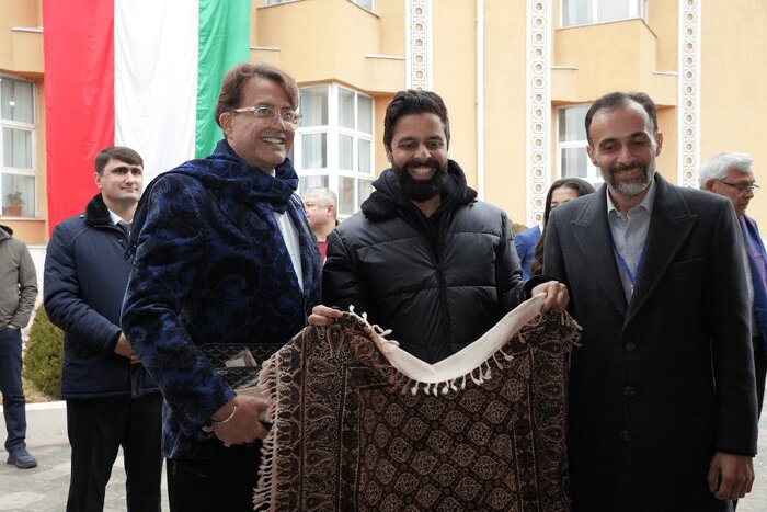 هنر فراتر از مرزها؛ تأکید هنرمند ایرانی بر پیوند فرهنگی تهران و دوشنبه