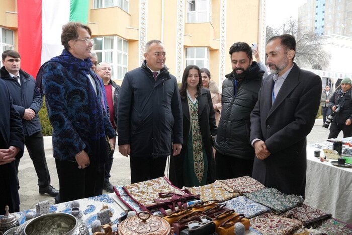 هنر فراتر از مرزها؛ تأکید هنرمند ایرانی بر پیوند فرهنگی تهران و دوشنبه