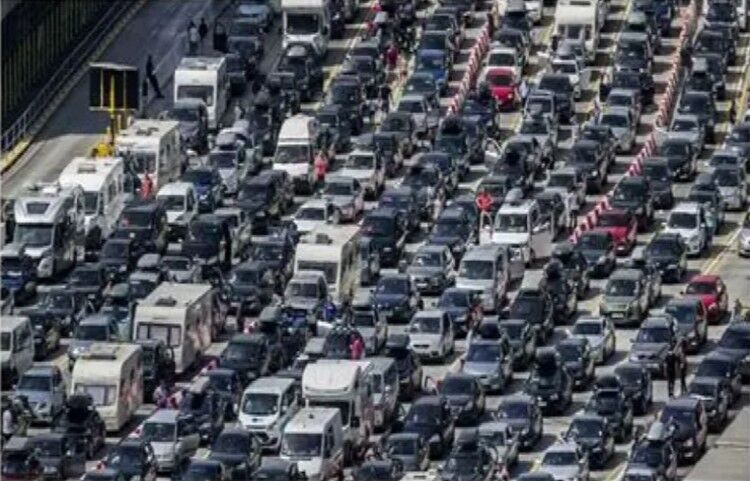 ترافیک سنگین در محورهای اصلی تهران در صبح ۲۵ آذر