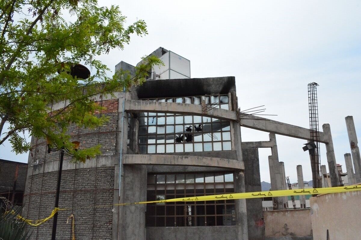 هشت سال پس از آتشسوزی؛ سالن فرزان بیرجند هنوز نیمهکاره است