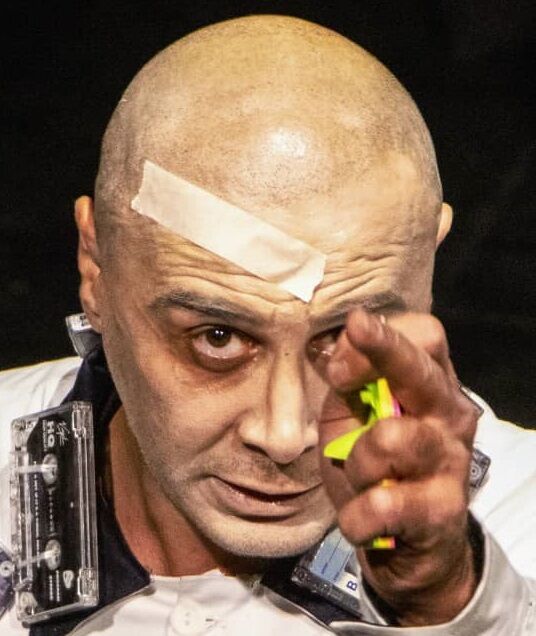 برگزیده جشنواره فجر:  تئاتر مظلوم‌ترین حرفه‌ است/ توانایی مستقل شدن را پیدا نکردم