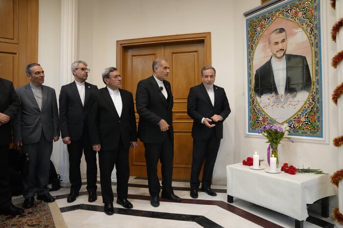 نماد یادبود شهید امیرعبداللهیان در مسکو رونمایی شد