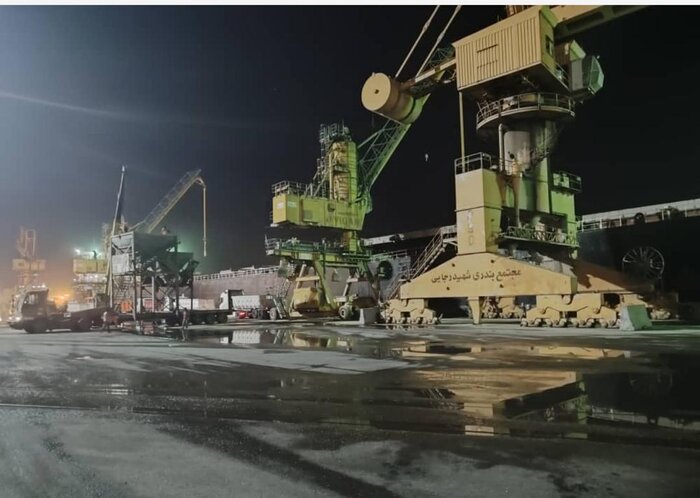 تداوم حمل آرد از کارخانههای هرمزگان باوجود باران و سیلاب