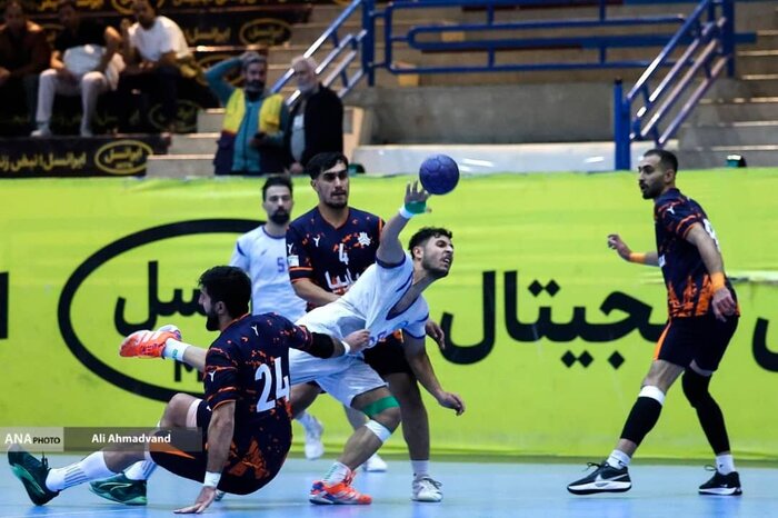 نگاهی به تیم هندبال استقلال کازرون در پایان هفته هشتم لیگ برتر