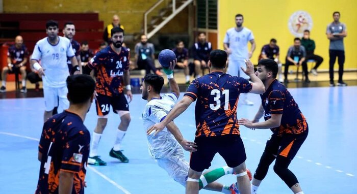 سرمربی استقلال کازرون: اگر وقفه لیگ هندبال نبود، مهار ما سختتر بود