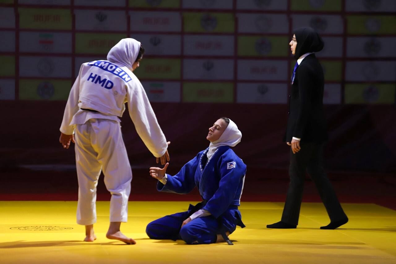 معرفی بانوان برتر جودو کشور؛ تجلیل از مادران و خانواده شهید مدافع حرم معرفی بانوان برتر جودو کشور؛ تجلیل از مادران و خانواده شهید مدافع حرم