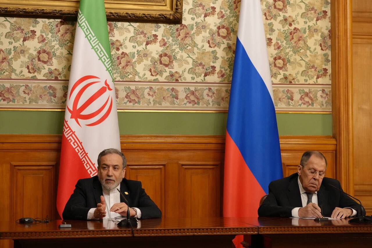 Iran, Russia FMs sign cooperation document in Moscow