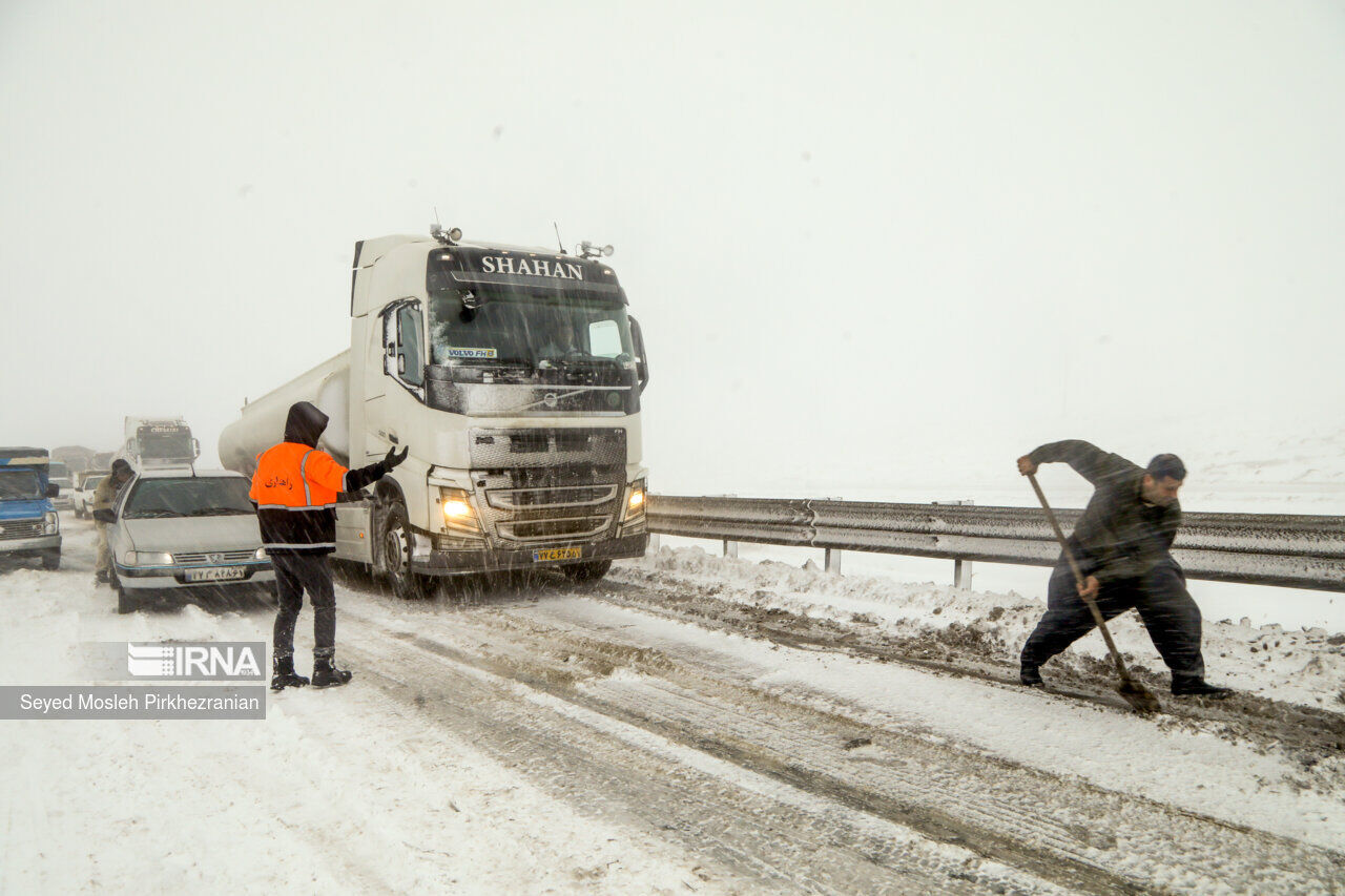 بارش سراسری برف در خراسان‌شمالی/ تردد کشنده‌ها در محور بجنورد- اسفراین ممنوع شد