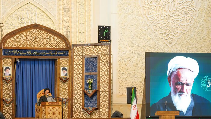 بازخوانی آثار آیتالله حائری شیرازی در حل مسائل فرهنگی، اخلاقی و اقتصادی جامعه موثر است