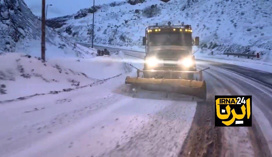 فیلم | برفروبی محور شهمیرزاد - فولادمحله در شمال استان سمنان