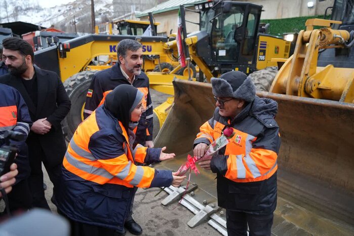 وزیر راه : لباس مقدس راهداری پیامآور امید و آرامش برای مردم در جادههاست