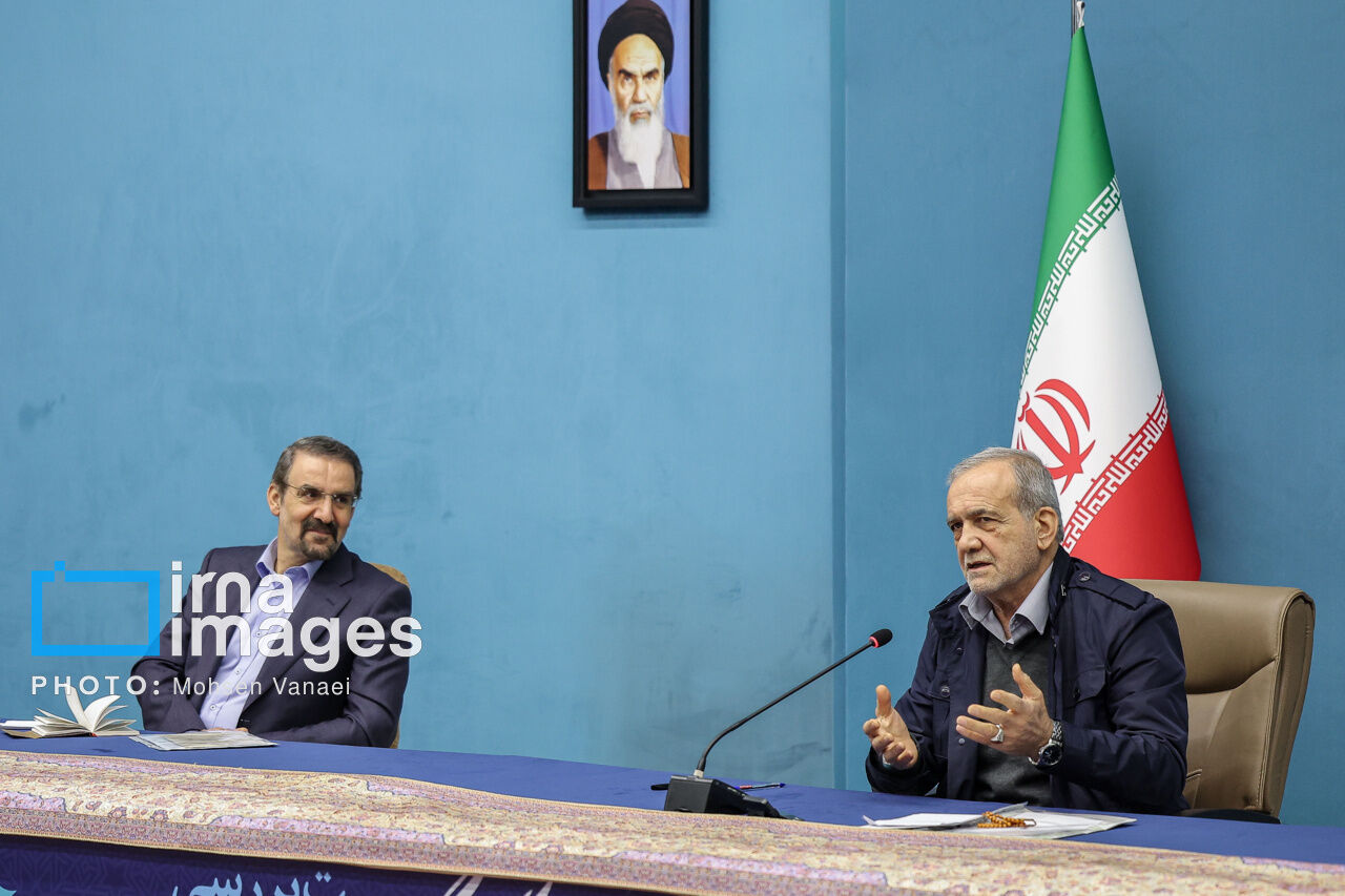 دیدار احزاب با رئیسجمهور گامی در راستای آشتی ملی/ معیشت مردم دغدغه مشترک فعالان سیاسی