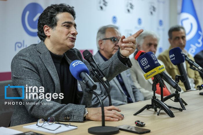 جعل امضای پدر بر روی تمبر یادبود آلبوم «بانگ دُهُل» محمدرضا شجریان