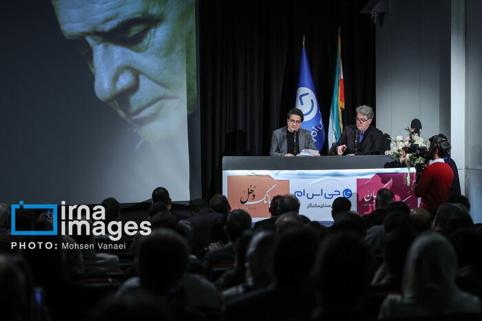 جعل امضای پدر بر روی تمبر یادبود آلبوم «بانگ دُهُل» محمدرضا شجریان