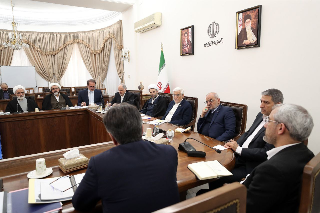 عارف: دولت با همکاری سایر قوا بهدنبال حل مسائل معیشتی و پیروزی در جنگ اقتصادی است