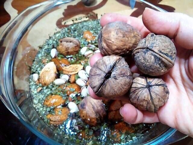 همنشینی با مردم فارس در شب چله؛ به طعم گردو آوگشا، به عطر نرگس