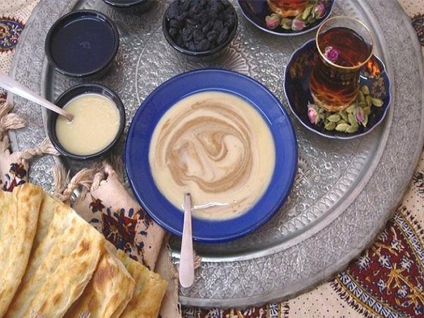 همنشینی با مردم فارس در شب چله؛ به طعم گردو آوگشا، به عطر نرگس