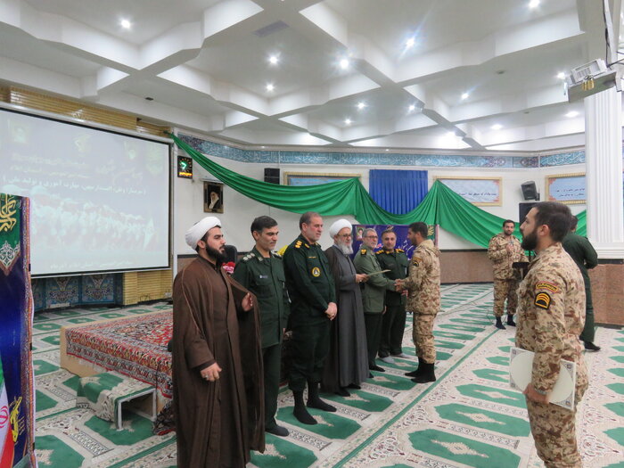 فرمانده سپاه ایلام: هدف دشمن تسخیر ذهن و روح مردم است