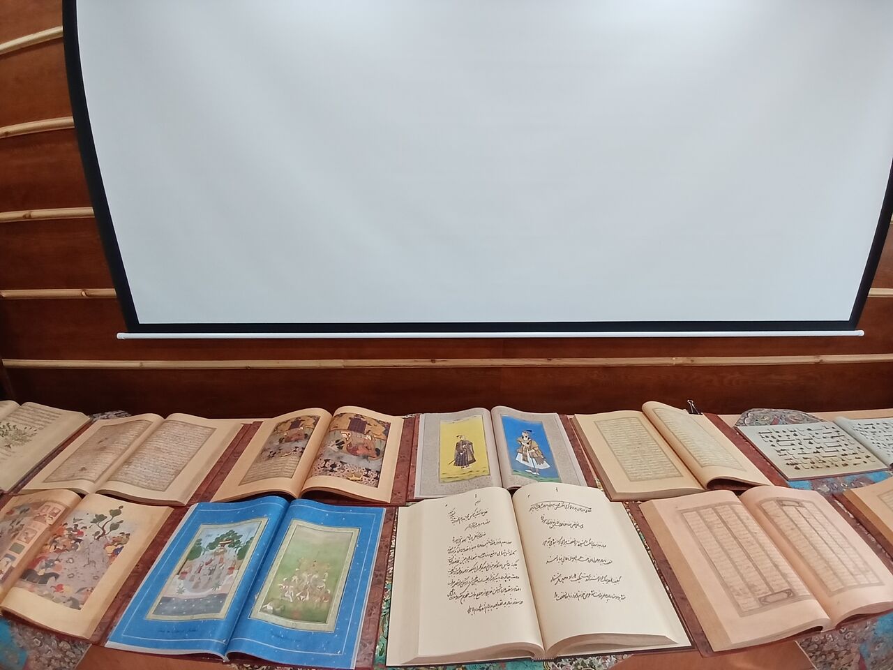 سپردن ۱۰ میلیون نسخه خطی فارسی جمع‌آوری‌شده از هند به موسسه استنادی جهان اسلام