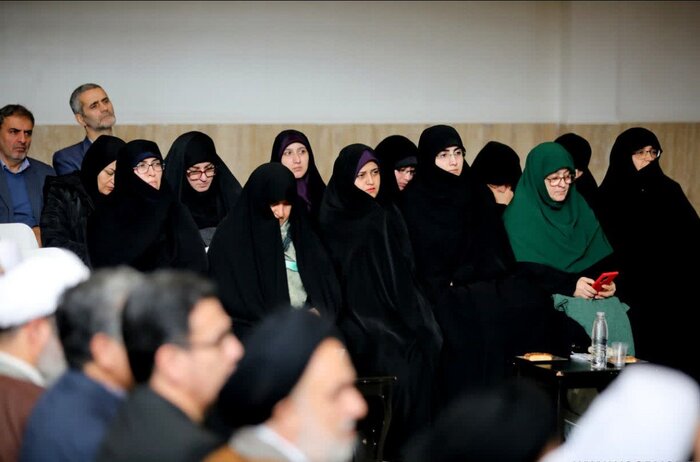 پیوند علم و معنویت راه عبور از جنگ شناختی دشمن است