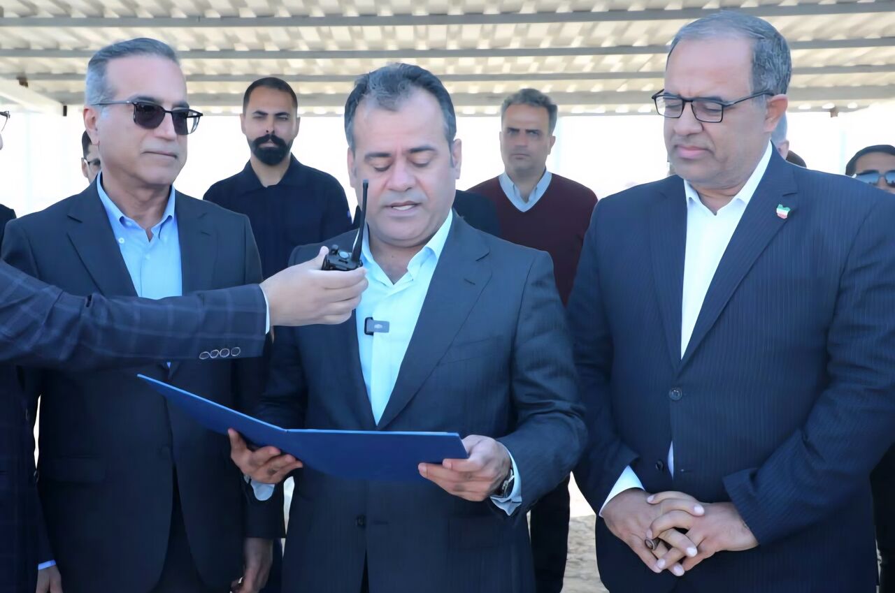 ساخت انبار سرپوشیده ۹ هزار مترمربعی در مجتمع بندری نگین بوشهر آغاز شد ساخت انبار سرپوشیده ۹ هزار مترمربعی در مجتمع بندری نگین بوشهر آغاز شد