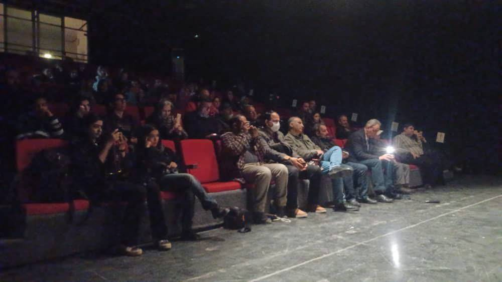 لمس رنگ آبی تا بلوغ هنری؛ روایت فهیمه بصیری از کارگردانی در تئاتر معلولان