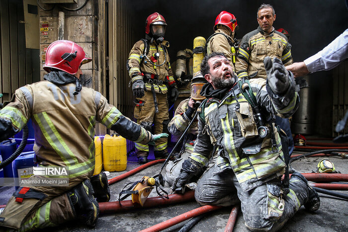 ۲ نفر به دلیل آتش‌سوزی‌ یک واحد مسکونی در چمستان جان باختند