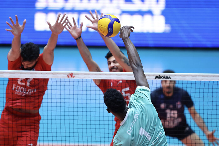 لیگ برتر والیبال؛ شهداب یزد به دنبال تثبیت جایگاه دوم و چادرملو اردکان در اندیشه صعود