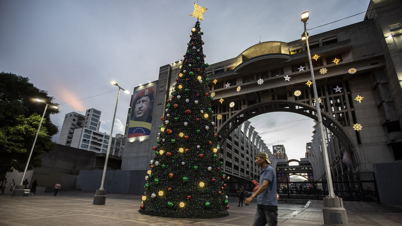 حال‌وهوای کریسمس در خیابان‌های کاراکاس + فیلم