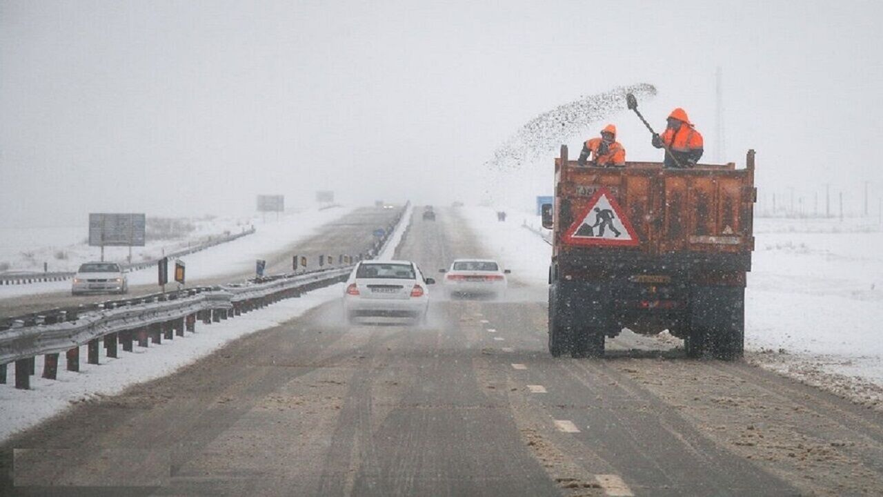جاده‌های کوهستانی مازندران برفی و لغزنده است