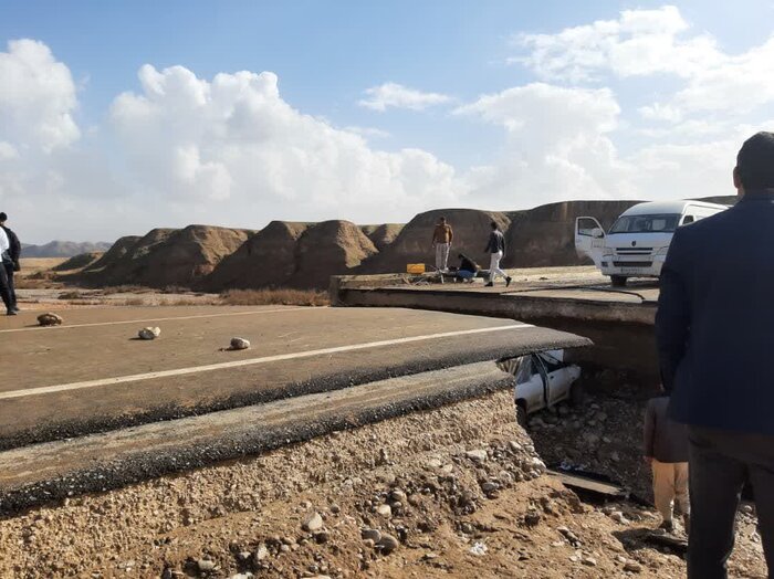 سقوط پراید در شکافت ناشی از سیل در پل سی میلی مسجدسلیمان و مرگ راننده