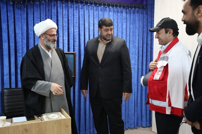 نماینده ولی فقیه در سمنان: هلال‌احمر با ترویج همدلی گره‌گشای مشکلات کشور باشد