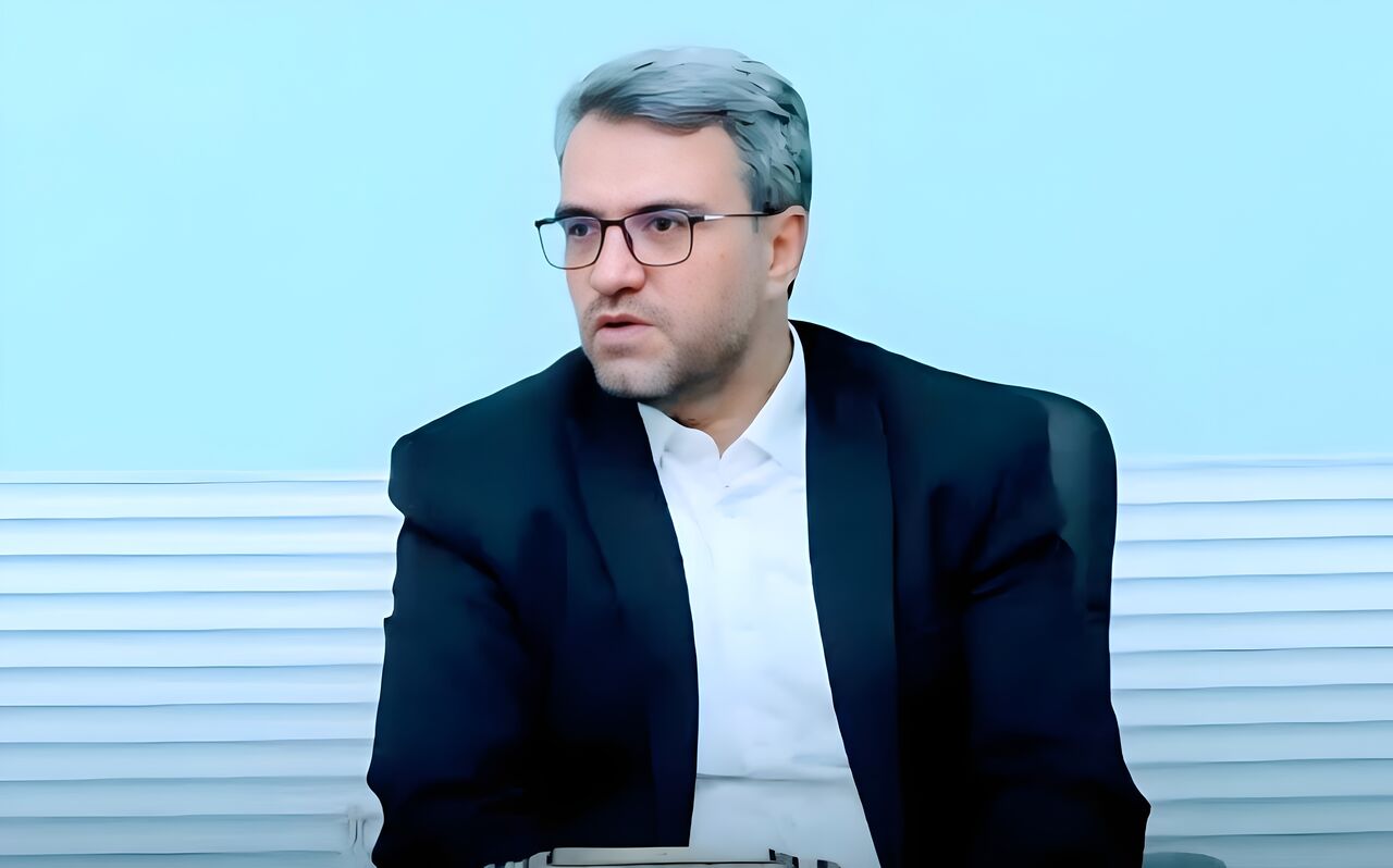 اعزام پنج خودروی باربری به فریدونشهر برای برف‌روبی معابر شهری