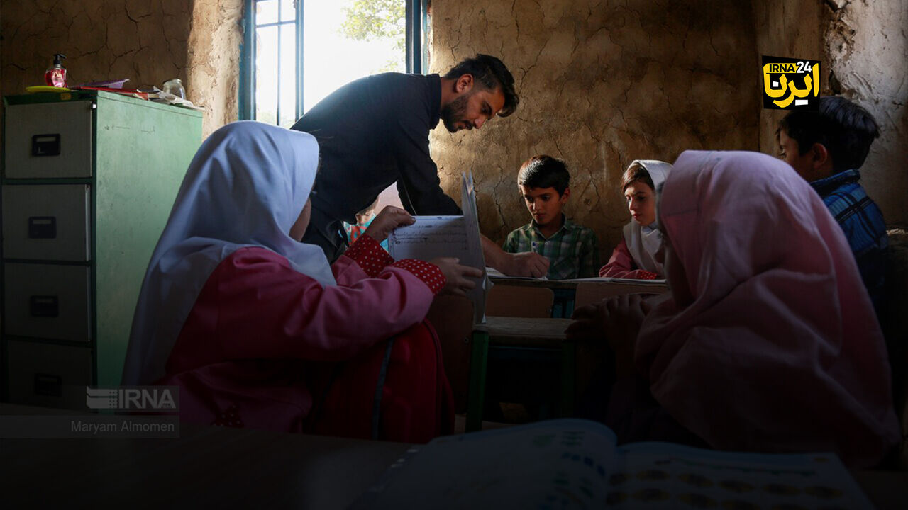 بهبود معیشت معلمان و کاهش نابرابری آموزشی