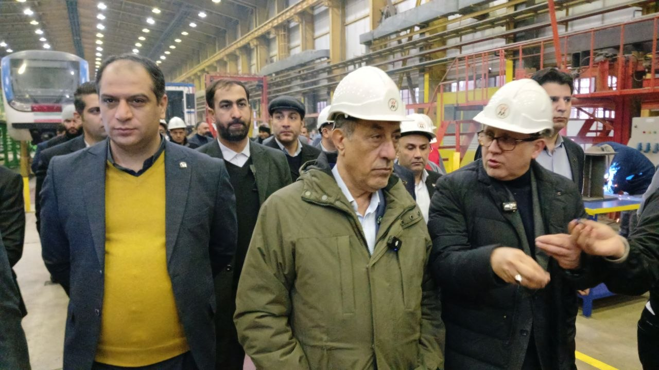 معاون اجرایی رئیس جمهور از کارخانه واگن سازی متروی تهران در ری بازدید کرد+ فیلم