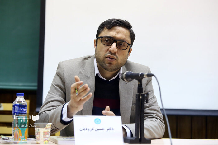 تثبیت دستوری نرخ ارز به ثبات اقتصادی منجر نمی شود/باید واقع بین بود