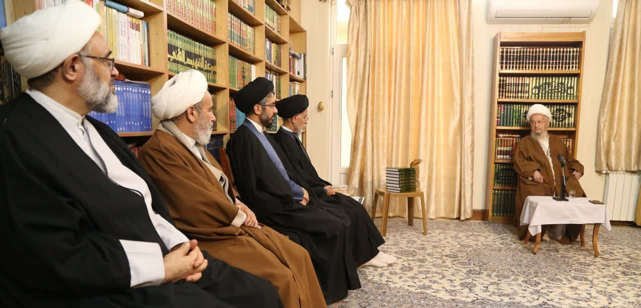 آیتالله مکارم شیرازی: افزایش جمعیت معتکفین نشانه پیشرفت دین در جامعه است