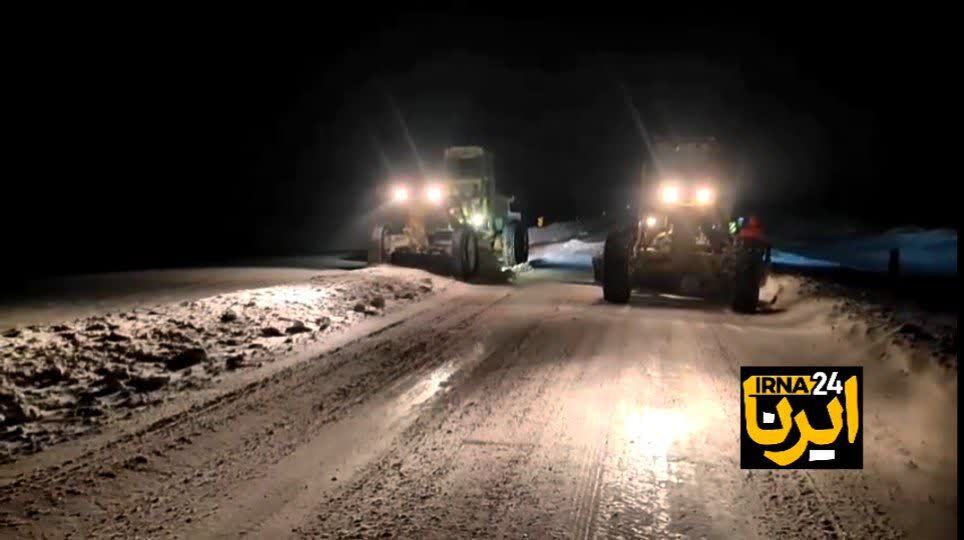 یخزدگی و لغزندگی جادههای سمنان؛ هشدار راهداری به رانندگان محورهای کوهستانی + فیلم