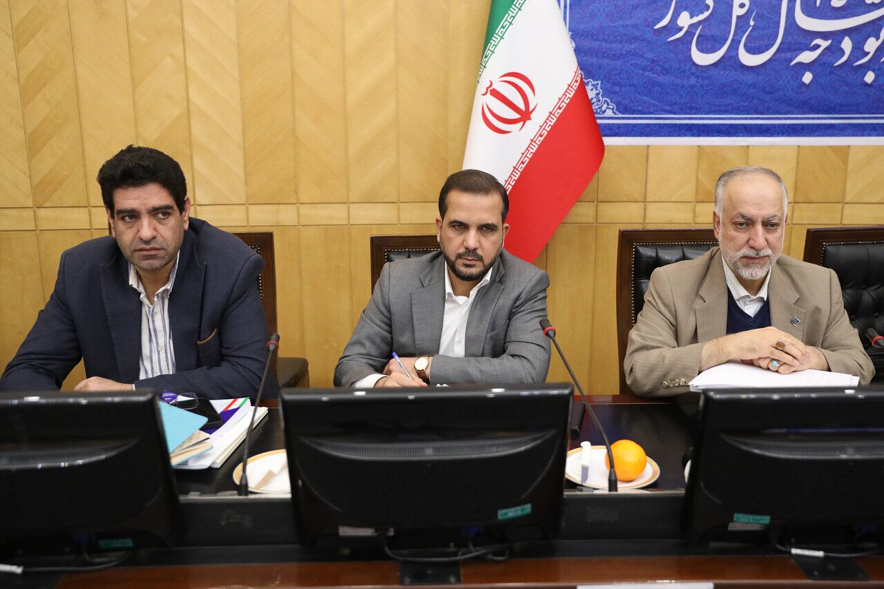 افزایش حقوق پلکانی معکوس تا سقف ۴۳ درصد - ایرنا