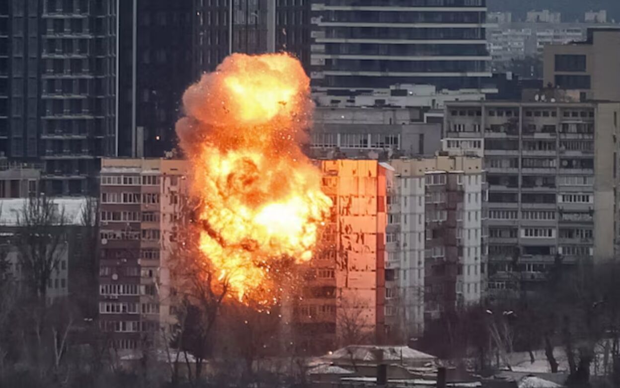 شنيده شدن صداي انفجارهاي مهيب در پايتخت اوكراين شنيده شدن صداي انفجارهاي مهيب در پايتخت اوكراين