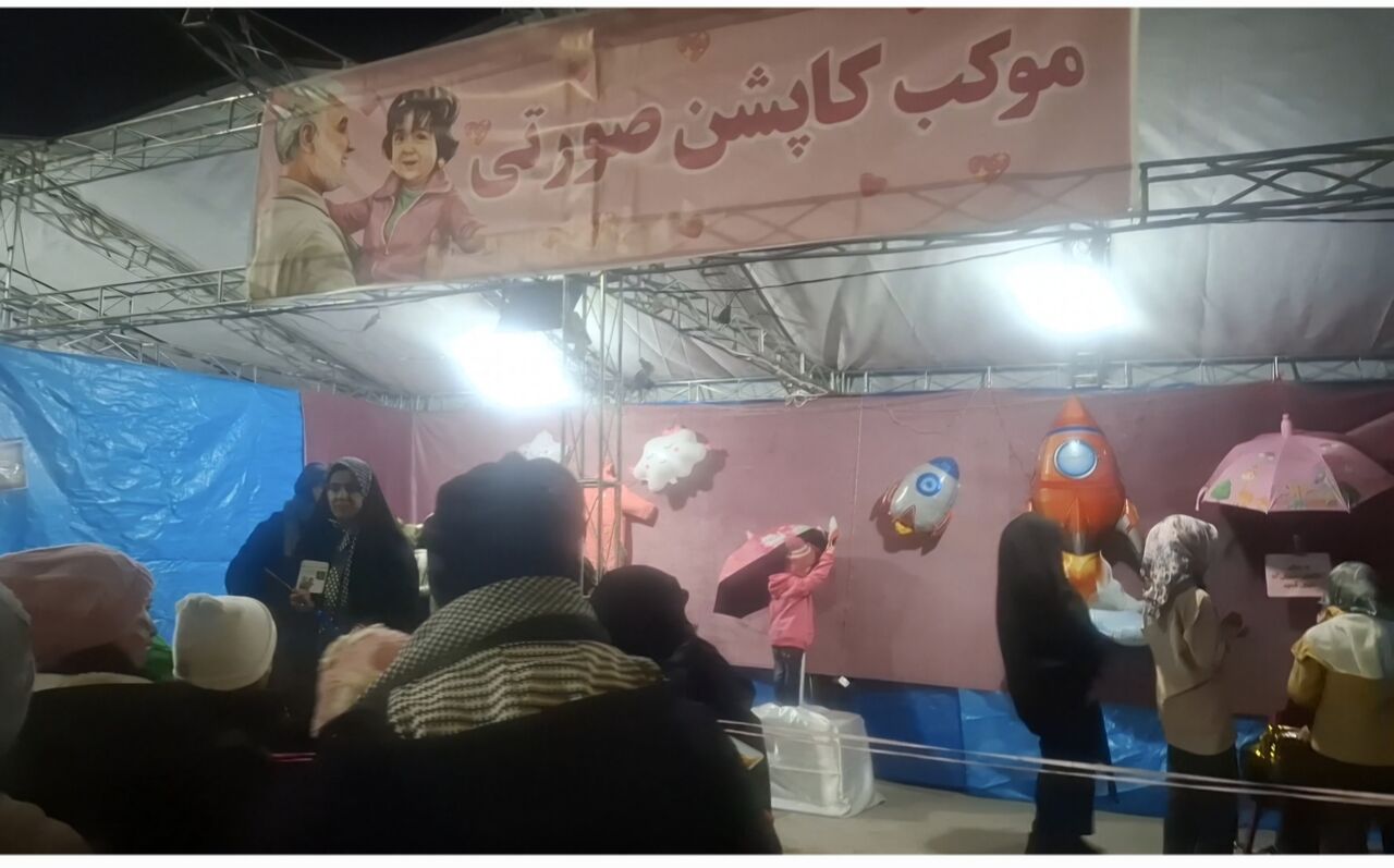 فیلم| کودکان کرمانی پای مکتب سلیمانی در موکب کاپشن صورتی