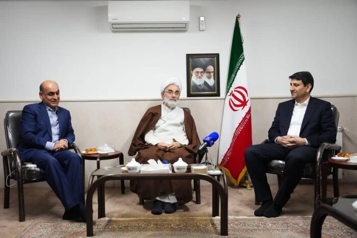 نگاهی به سفر وزیر ارتباطات به گیلان؛ از افتتاح ۳۰۵ پروژه تا صحبت از اپراتورهای هوش مصنوعی