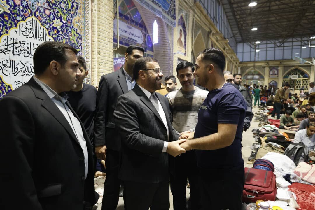 حضور استاندار فارس در جمع معتکفین همزمان با آغاز آیین معنوی اعتکاف