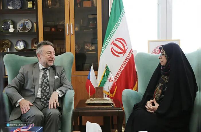 گسترش همکاریهای علمی و فرهنگی دانشگاه تهران با دانشگاههای چک